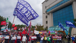 “우리는 현대중공업의 배를 만든다. 그러므로 HD현대중공업 경영진에게 요구한다, 하청업체 뒤에 숨어서 책임을 회피하지 마라!”