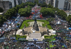 아르헨티나, 극우정권의 초긴축 실험에 맞서 노동자의 반격이 시작되다!